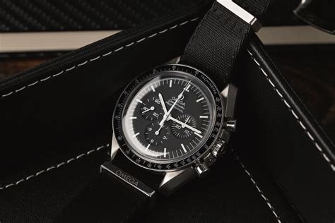 omega speedmaster vibration when i shake it|omega watch rattle noise.